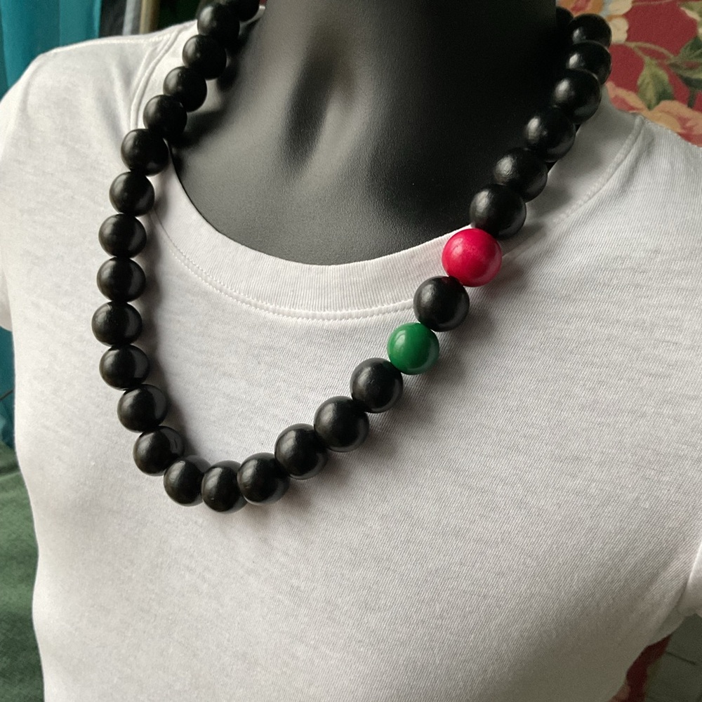 Men’s Afrocentric Wood Necklace ♥️🖤💚 - Picture 2 of 4